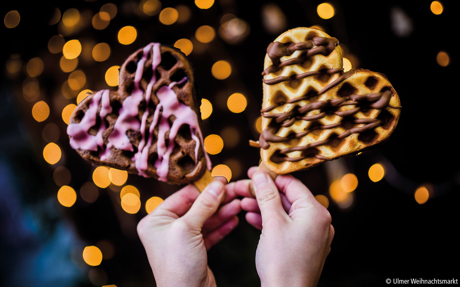 Zwei Waffeln auf dem Ulmer Weihnachtsmarkt