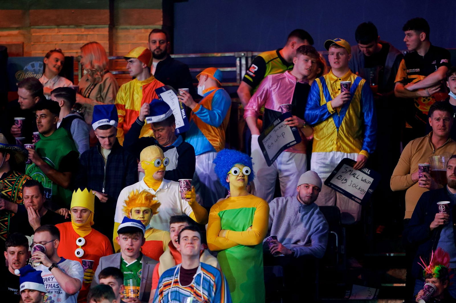 Warum verkleiden sich die Fans beim Darts? | RADIO 7