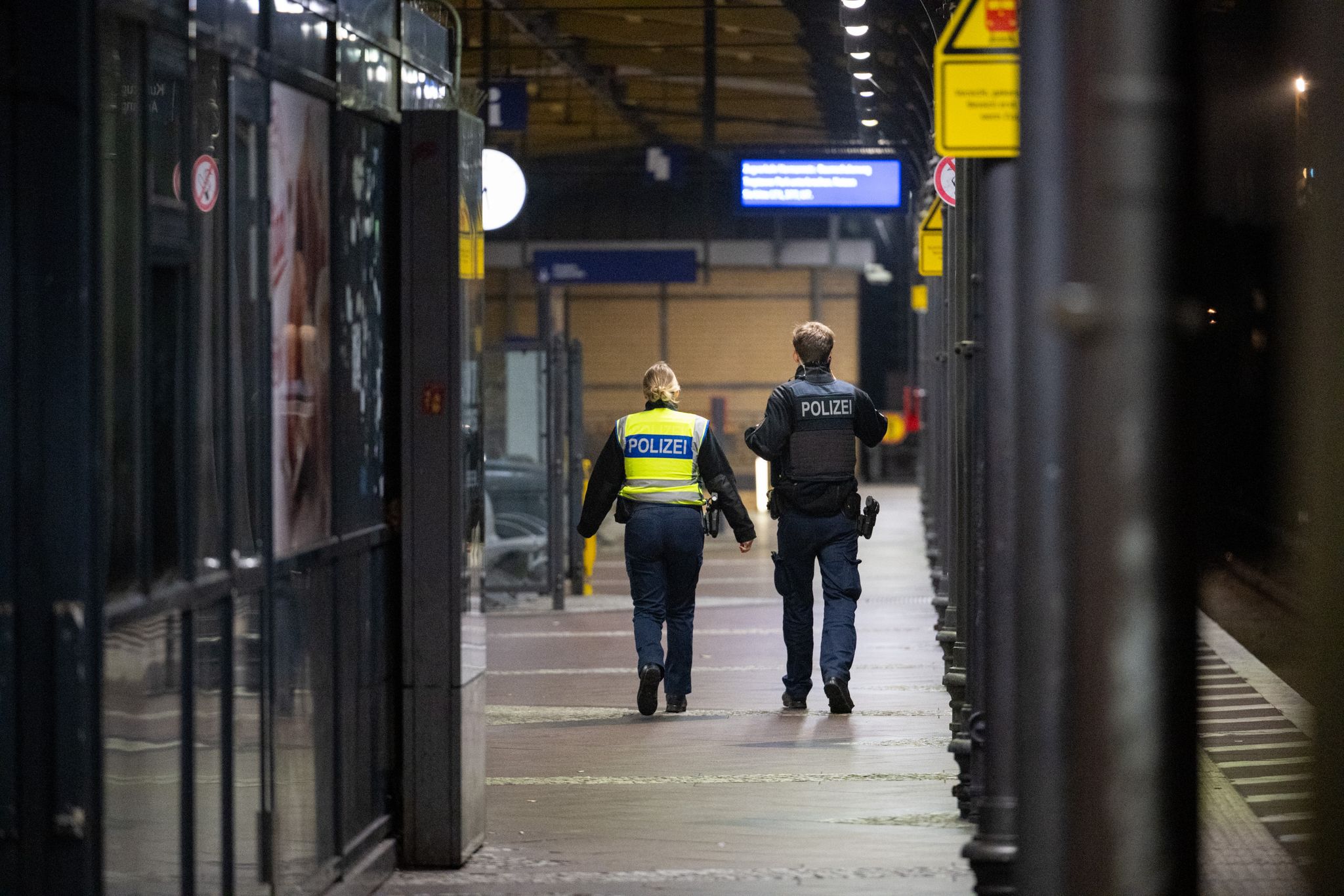 Sprengstoff-Fund In Berlin - Polizei Sucht Bahngleise Ab | RADIO 7