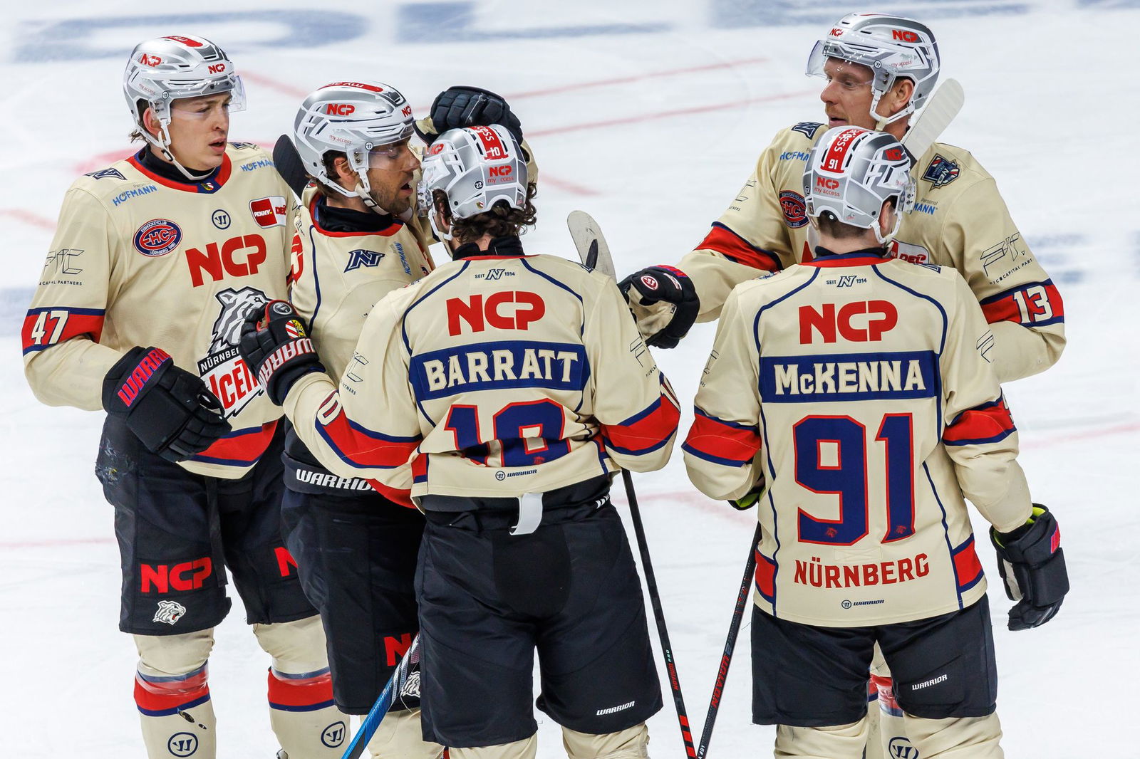 Die Nürnberg Ice Tigers können sich über den Einzug ins Playoff-Viertelfinale freuen.