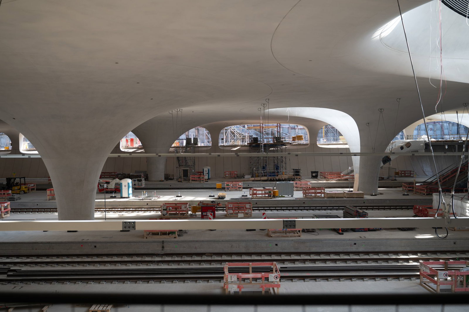 Bis der neue Tiefbahnhof im Dezember 2026 in Betrieb gehen soll, müssen sich Fahrgäste im Großraum Stuttgart noch auf viele Sperrungen einstellen.