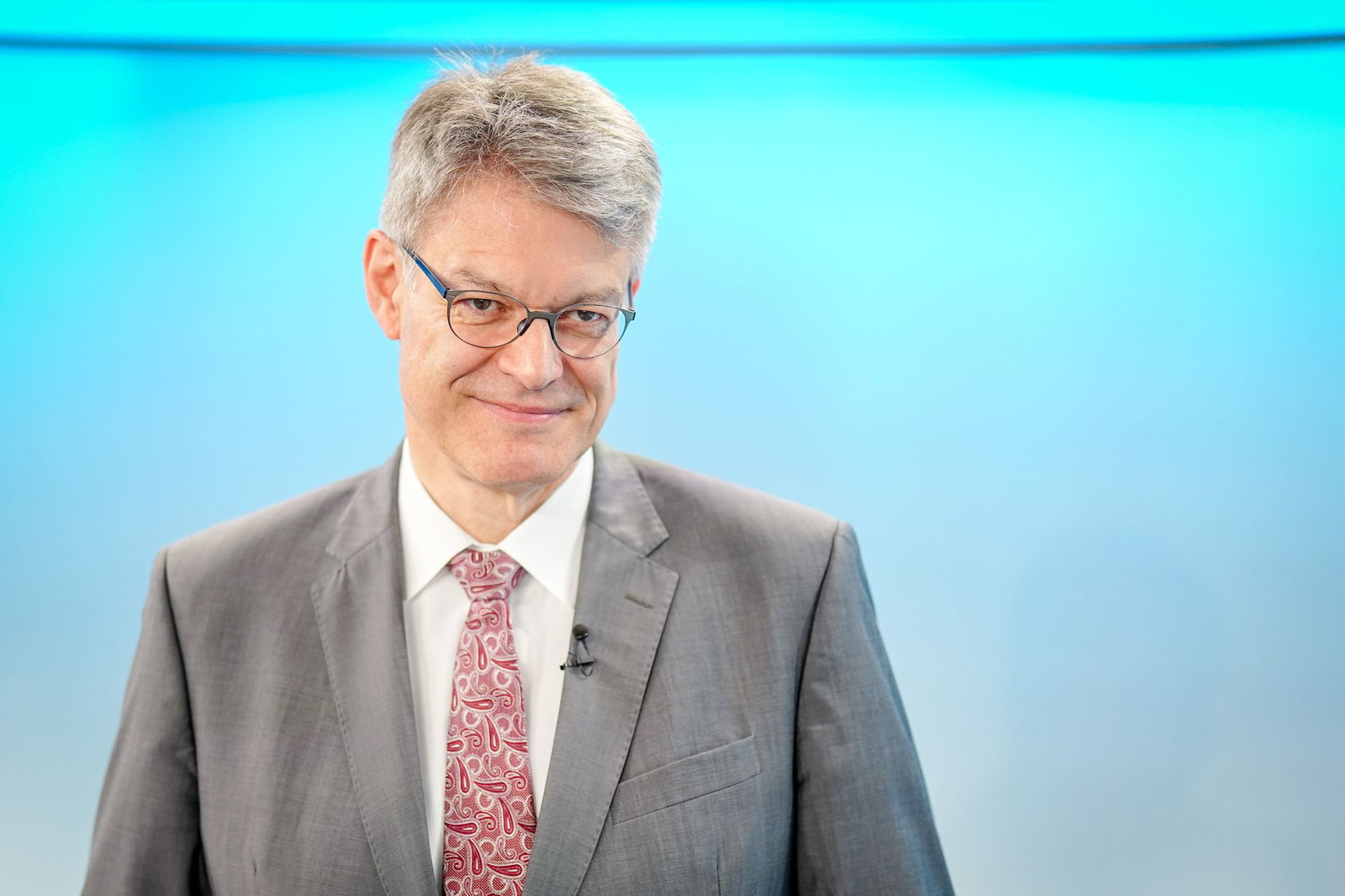 Cannabis am Steuer sieht Verkehrsminister Schnieder (CDU) kritisch.