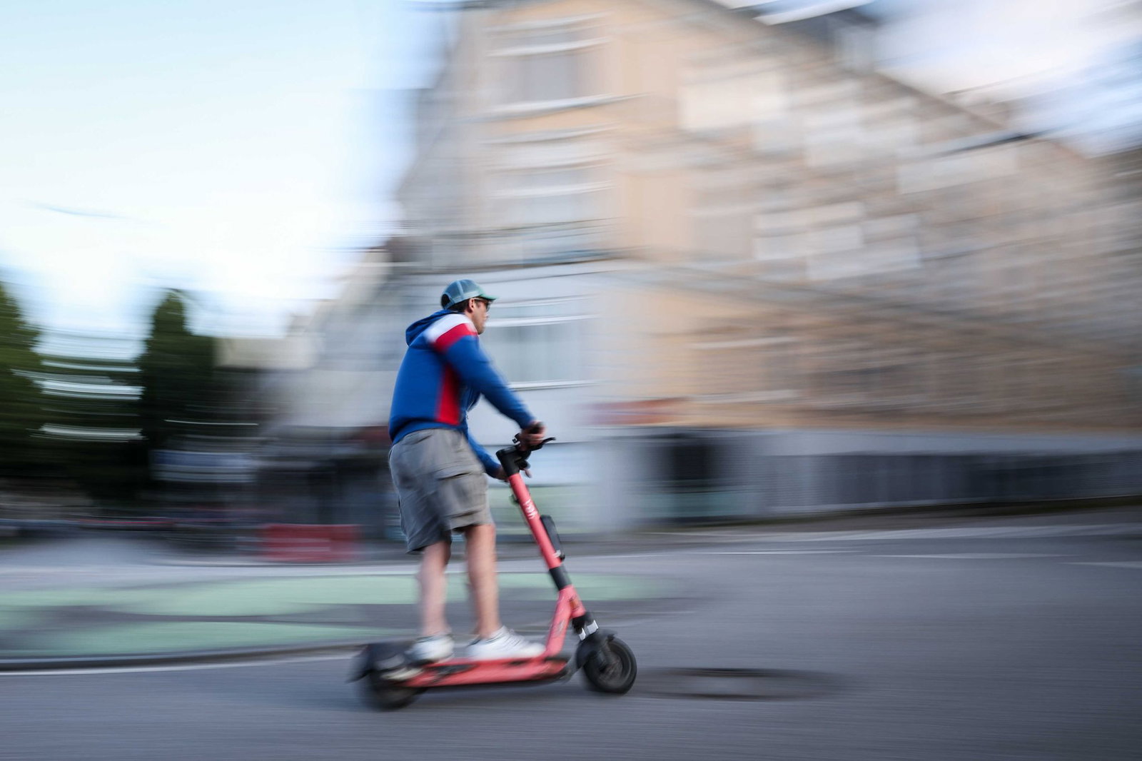 Mehr als die Hälfte aller E-Scooter-Unfälle registrierte die Polizei in großen Städten. (Symbolbild)