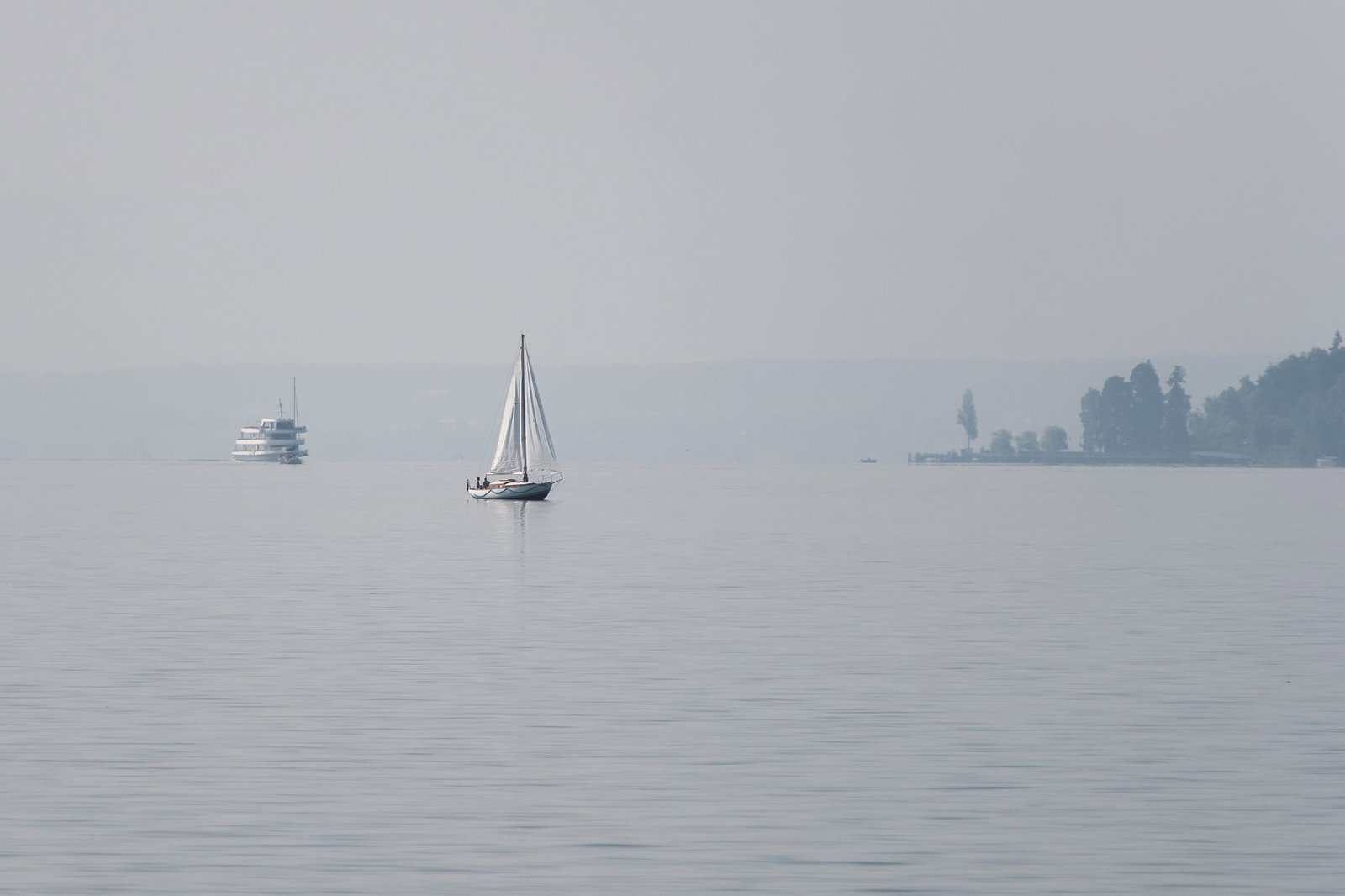 Ein Mann ist nach einem vermuteten Badeunfall am Bodensee tot aufgefunden worden. (Symbolbild)