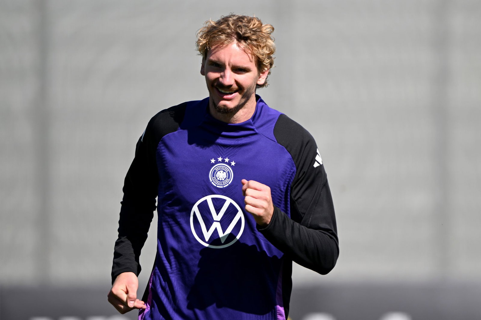 Nick Woltemade ist nach einem wilden Sommer guter Laune. 