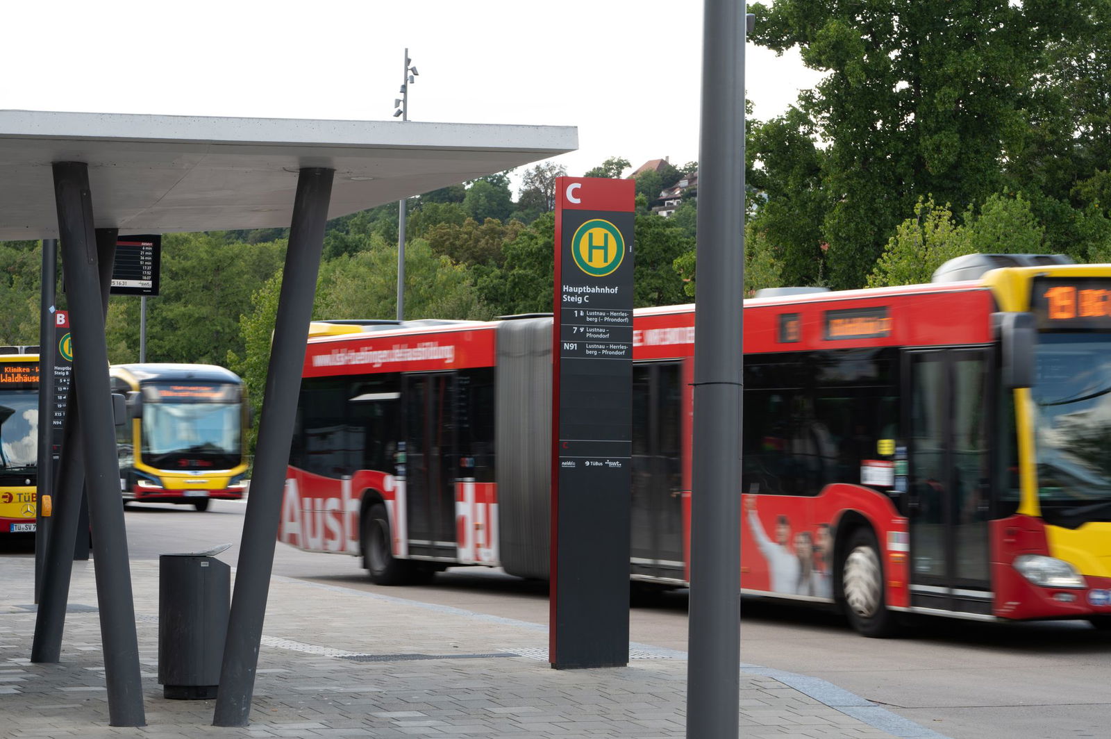 Tübingens Oberbürgermeister will den Busbahnhof mit Videokameras überwachen lassen.