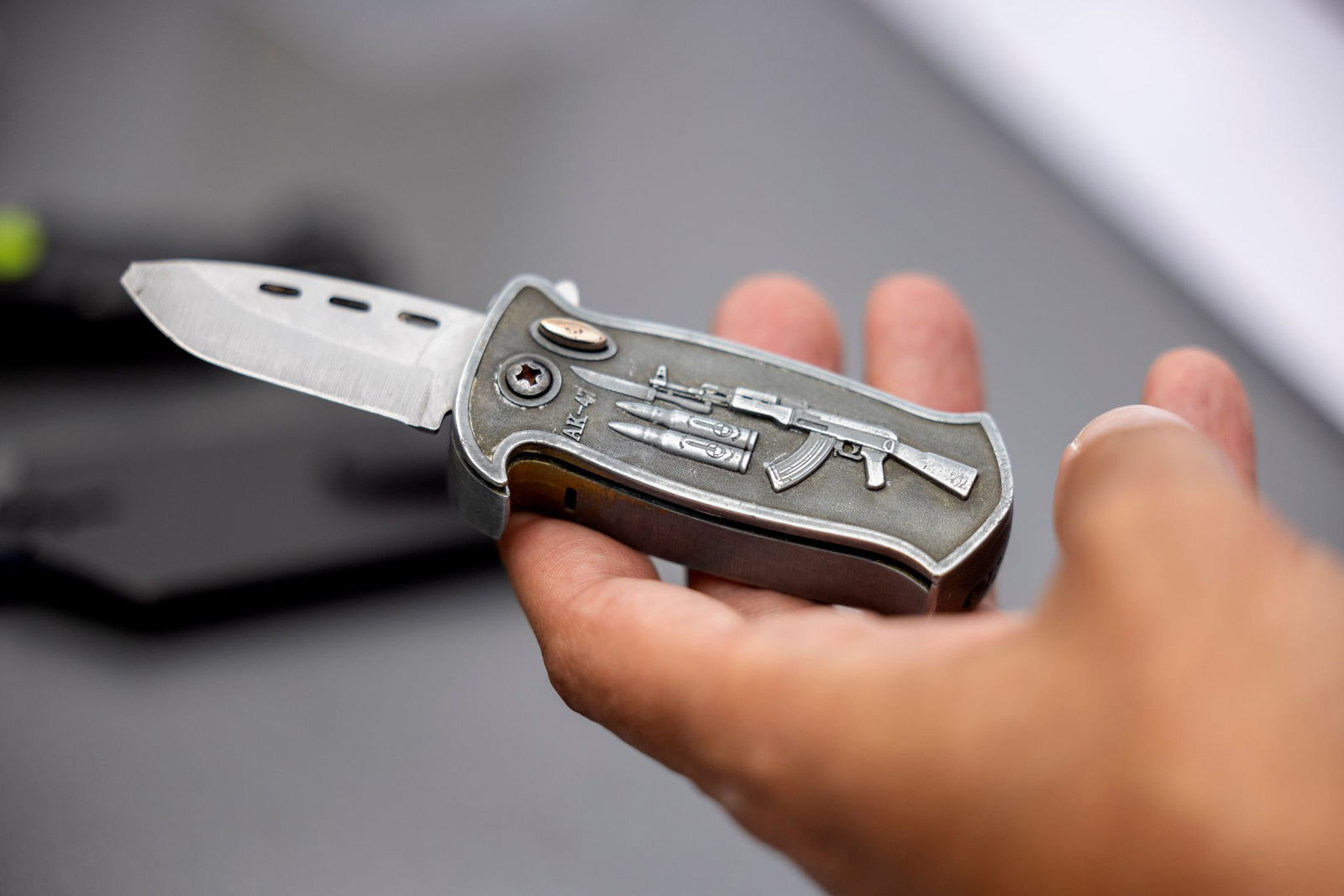 Bis 1. Oktober konnten Springmesser straffrei abgegeben werden. (Symbolbild)