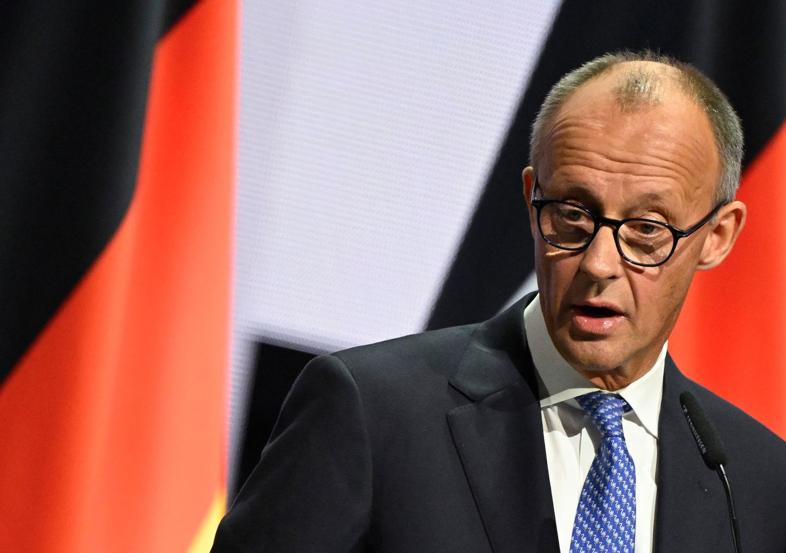 Bundeskanzler Merz wendet sich zum Tag der Einheit in einer sehr grundsätzlichen Rede an die Deutschen. 