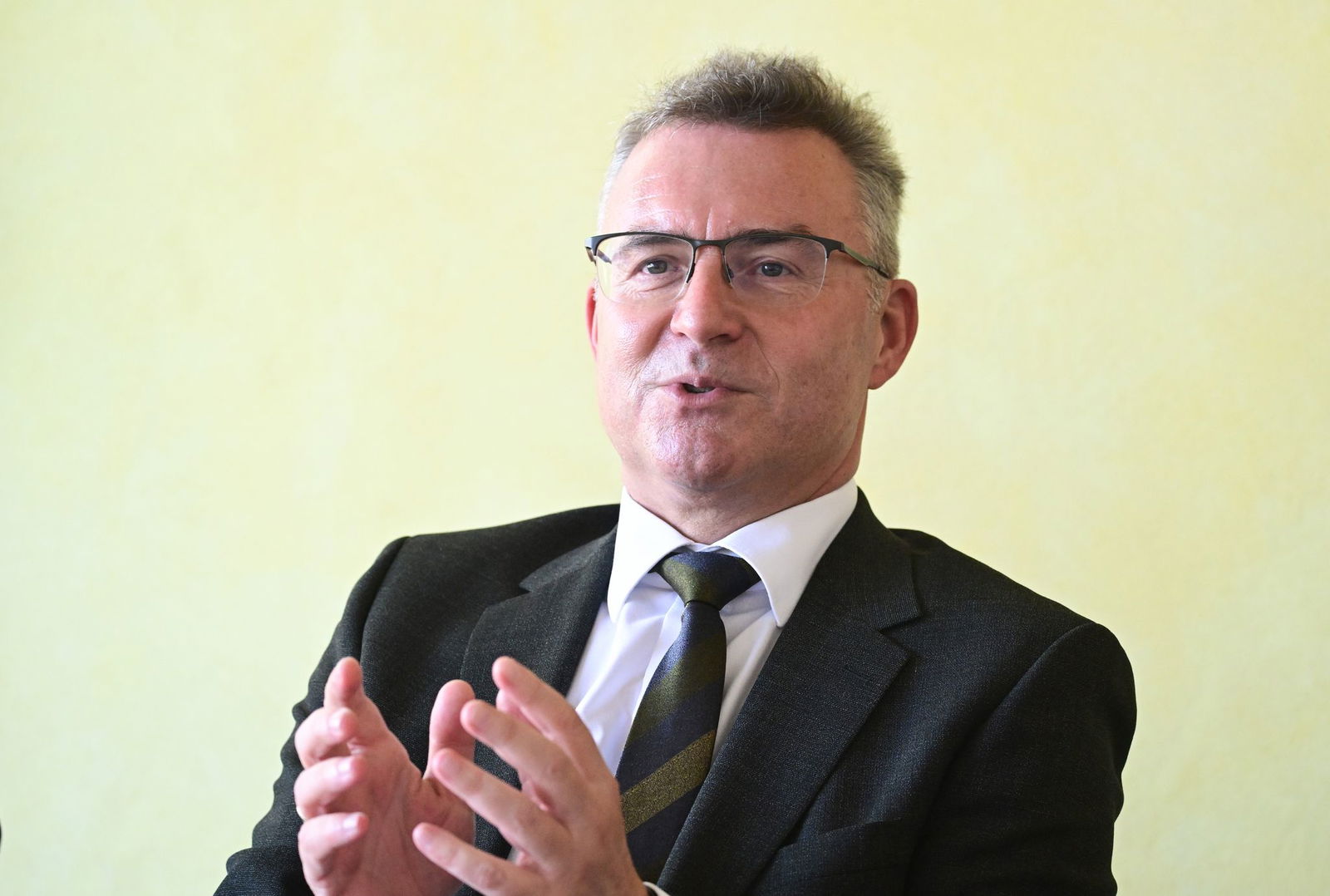 Landkreistagspräsident Achim Brötel (CDU) warnt vor explodierenden Schulden. (Archivbild)
