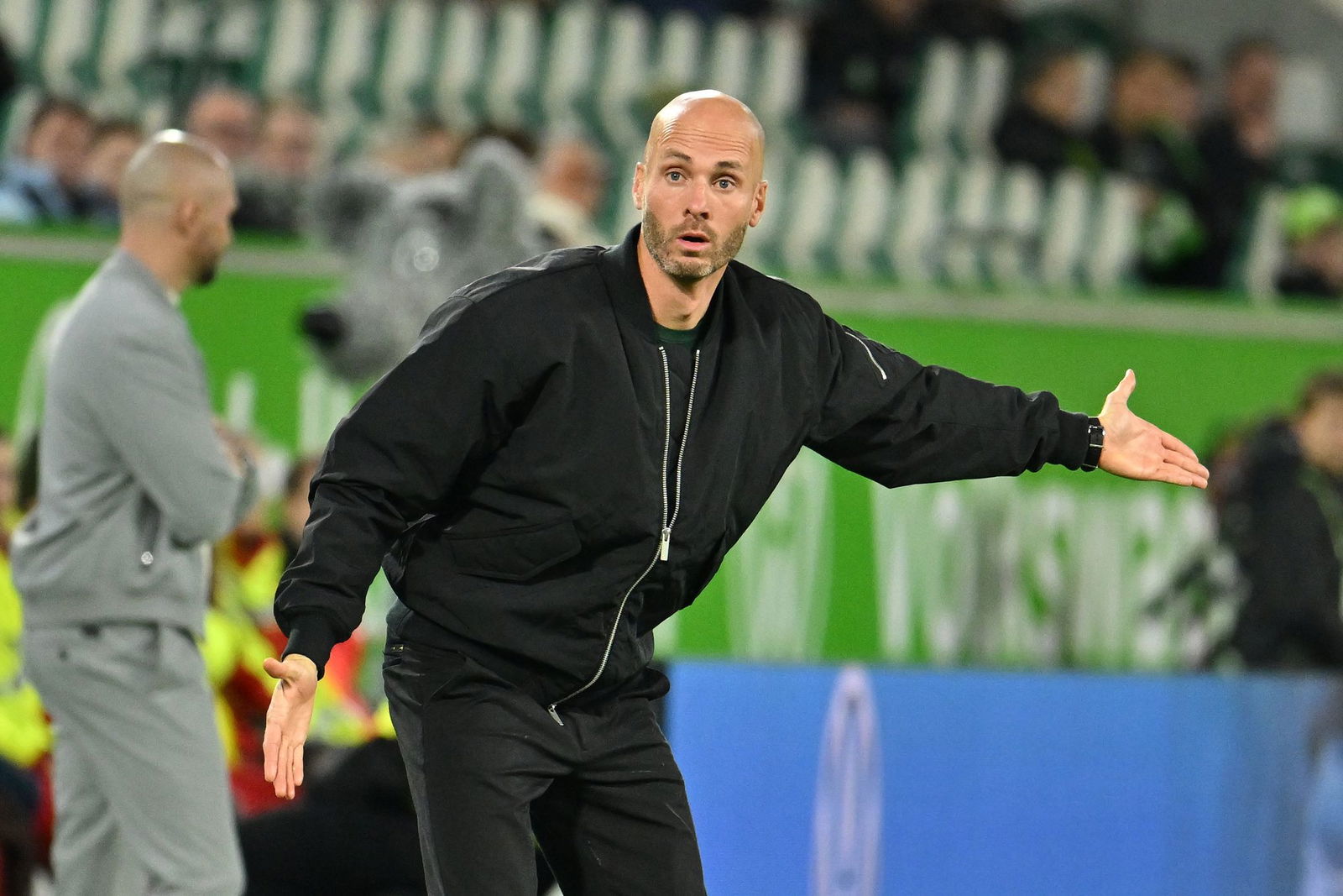 Bleibt vorerst Wolfsburg-Trainer: Der Niederländer Paul Simonis.