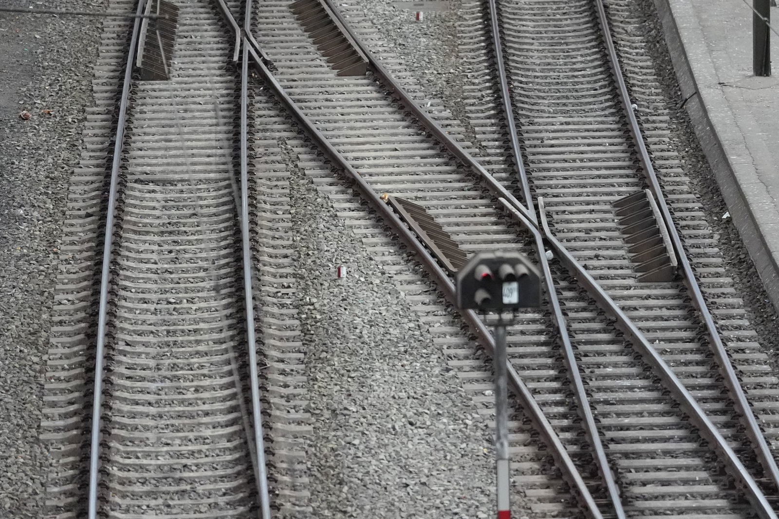 Am Bahnhof Heddesheim/Hirschberg waren alle Gleise für den Zugverkehr gesperrt. (Symbolbild)