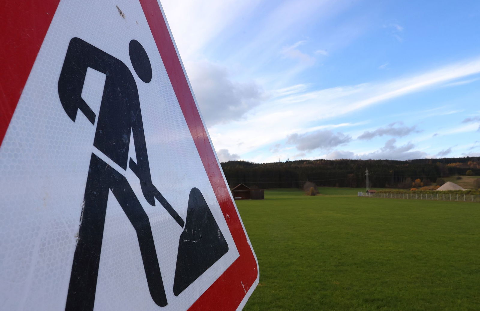 Lassen sich auf Baustellen CO2 und Lärm durch E-Geräte sparen? (Symbolbild) 