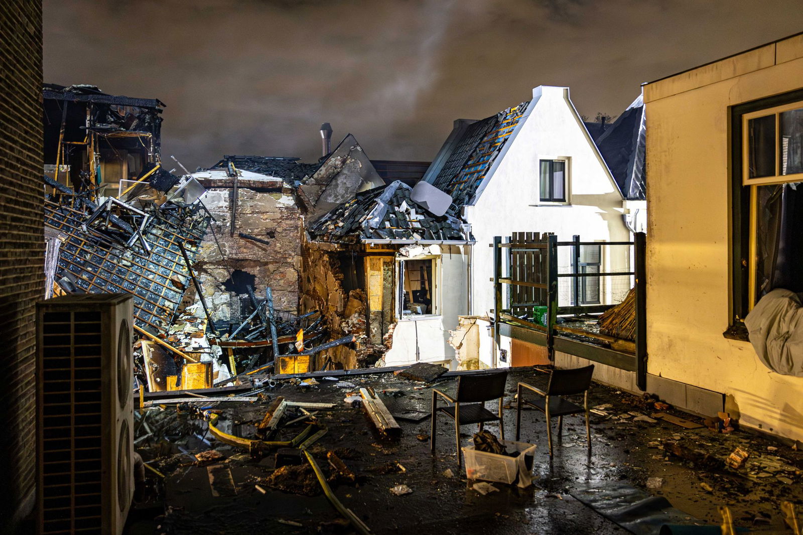 Häuser in Utrecht sind nach einer Explosion vom Donnerstag stark beschädigt.