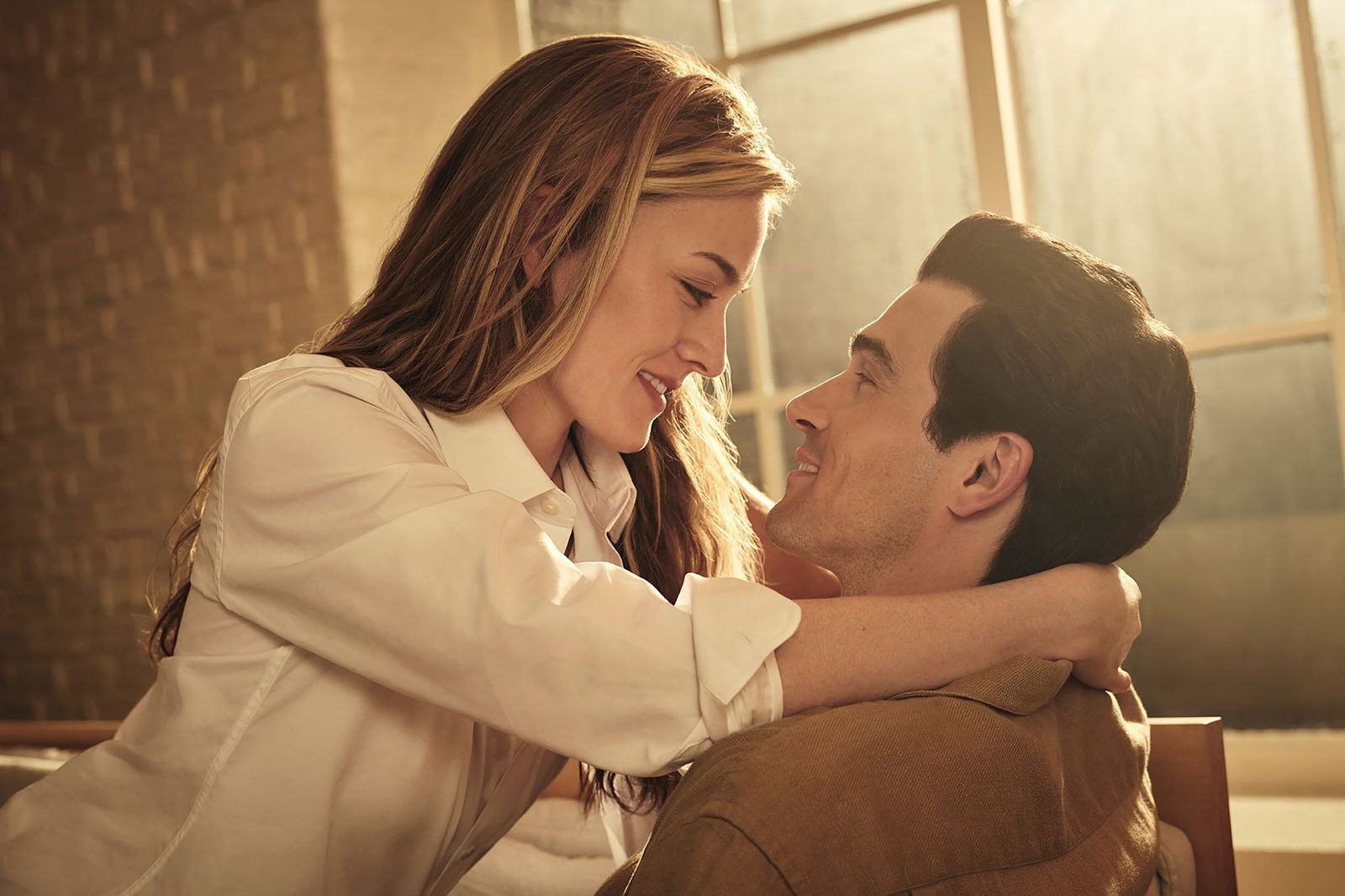 Stürmische Liebe: Sarah Pidgeon als Carolyn Bessette und Paul Kelly als John F. Kennedy Jr.. (Handout)