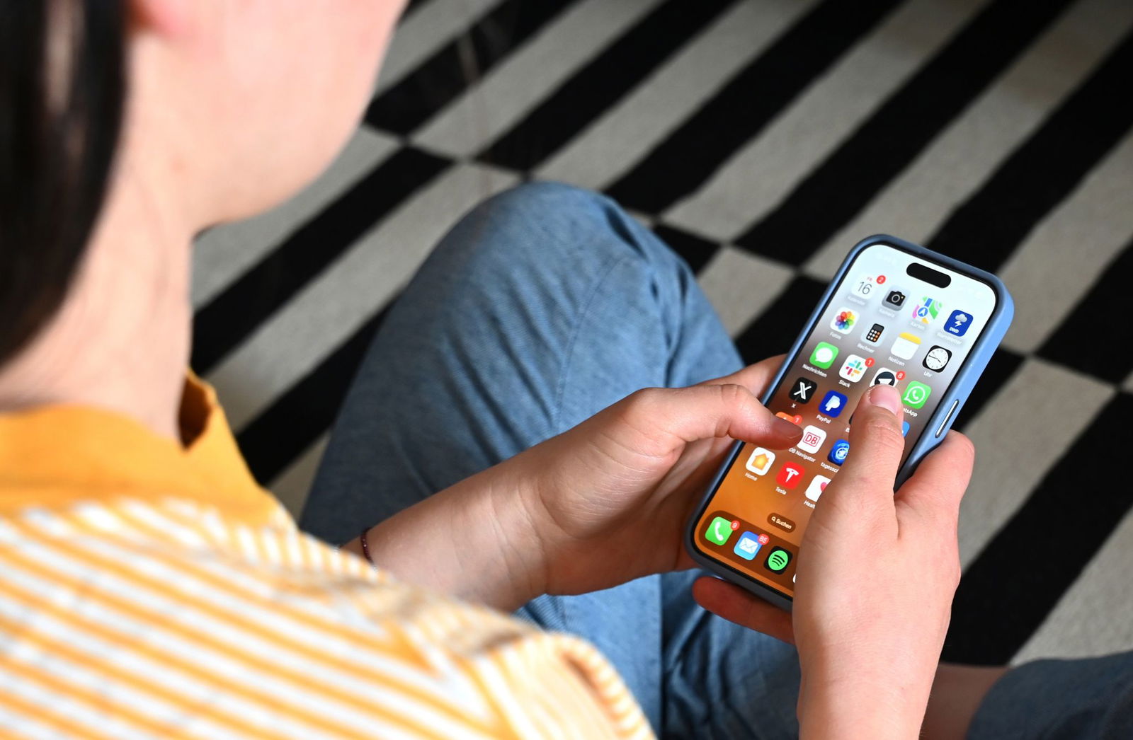 Laute Rufe nach Altersschranken für Jugendliche bei Social Media. (Symbolbild)