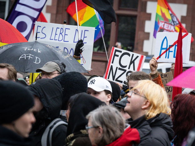 Proteste gegen Höcke-Reden in NRW - Machtkampf in der AfD | RADIO 7