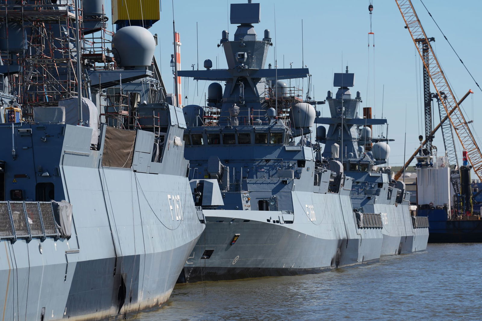 Ausschlaggebend für die vollstreckten Haftbefehle sei eine versuchte Sabotagehandlung an der Korvette «Köln» gewesen, heißt es. (Archivbild)