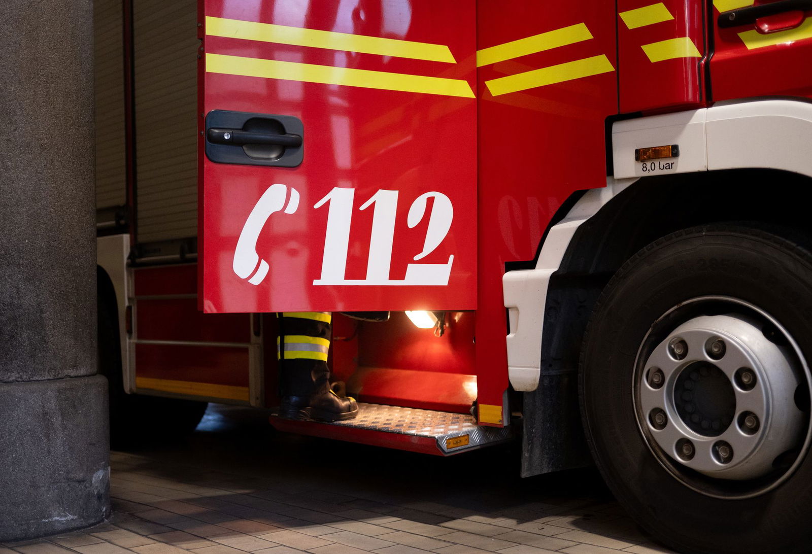 Die Feuerwehr konnte den Verletzten schnell aus dem Fahrradkeller retten. (Symbolbild)