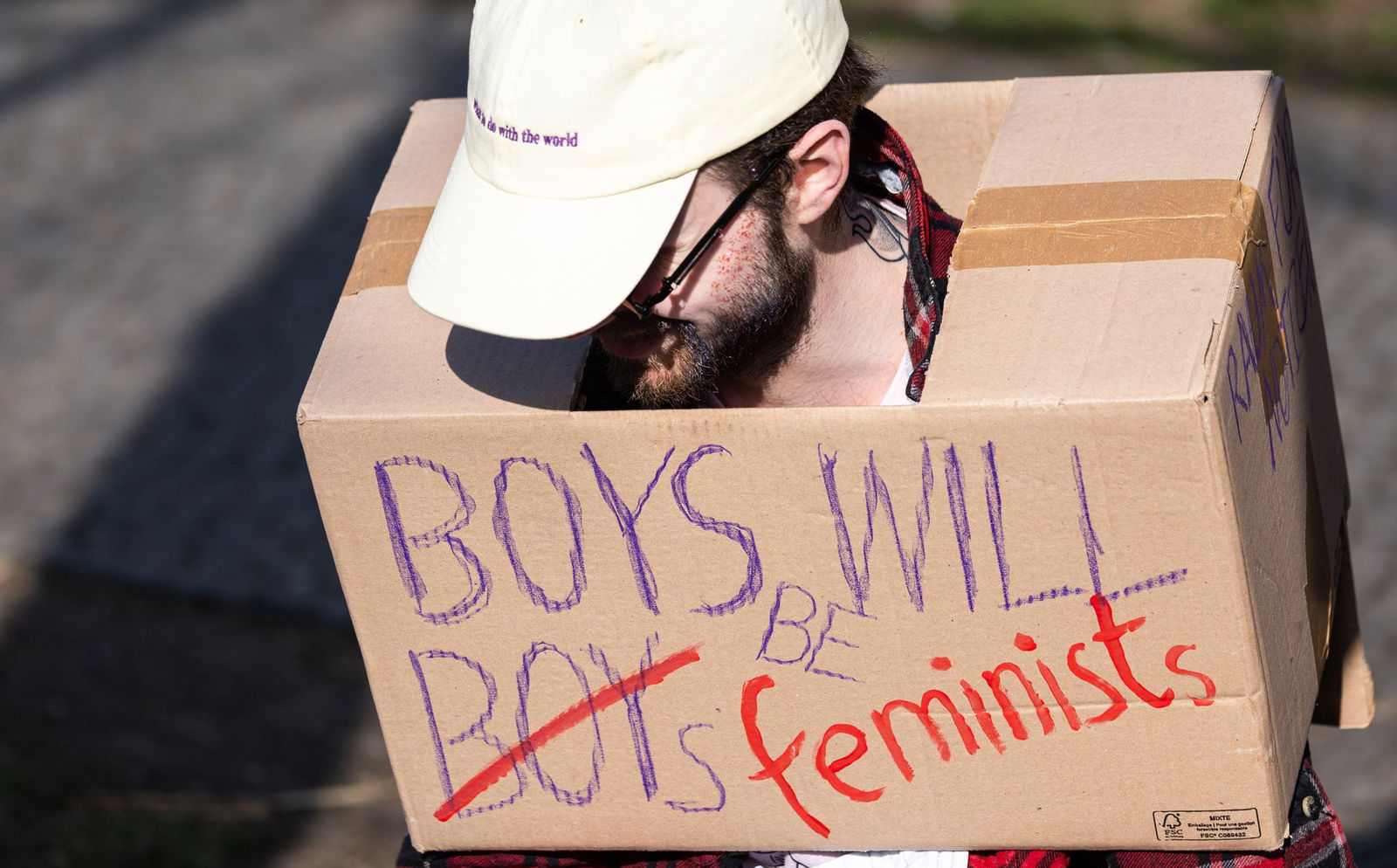 Boys will be Boys? Ein Teilnehmer einer Frauentagsdemonstration spricht sich dafür aus, dass Jungs lieber Feministen werden. (Archivbild)