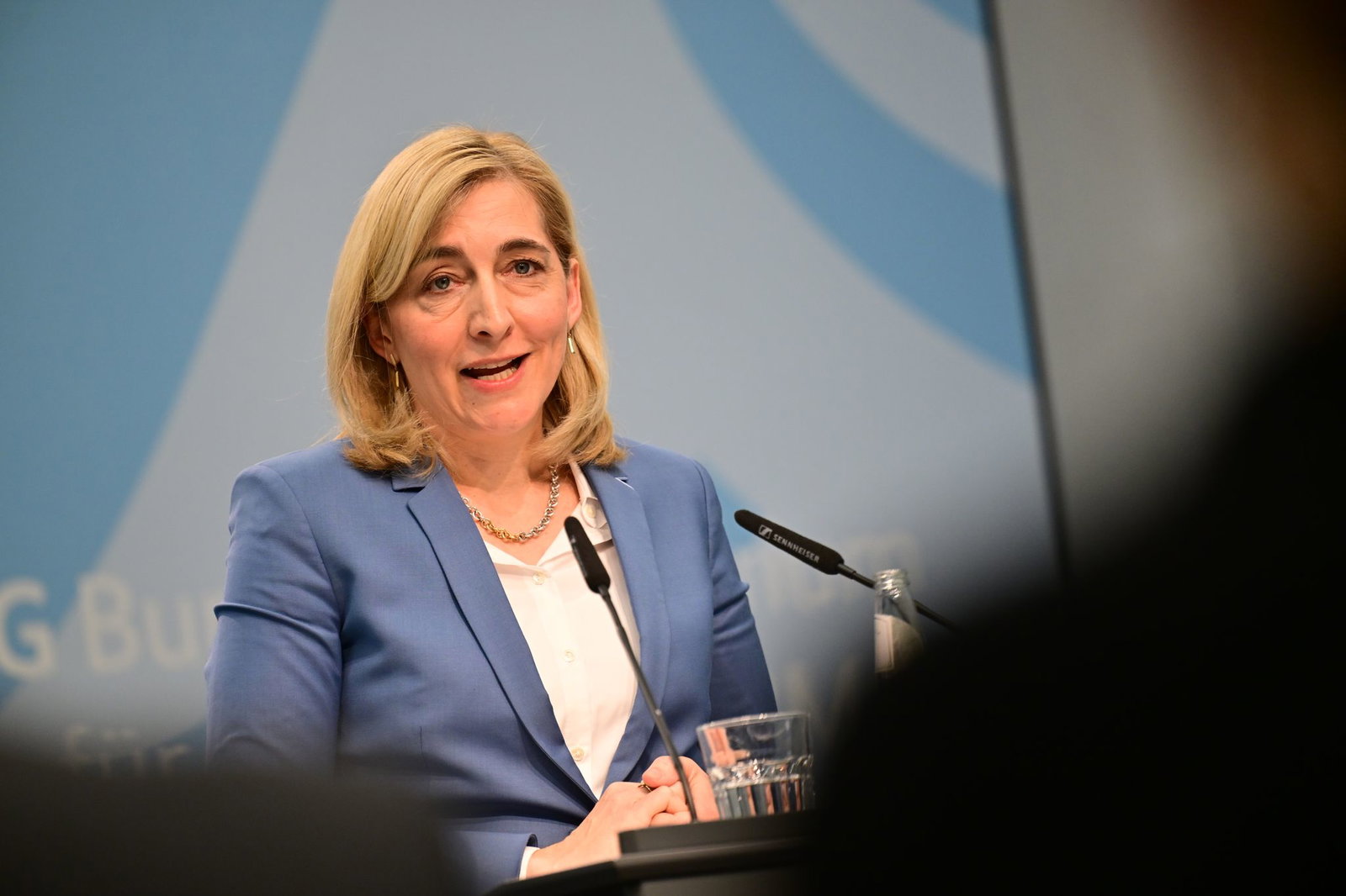 Bundesgesundheitsministerin Nina Warken (CDU) will nicht nur sparen, sondern auch neue Weichen stellen. 