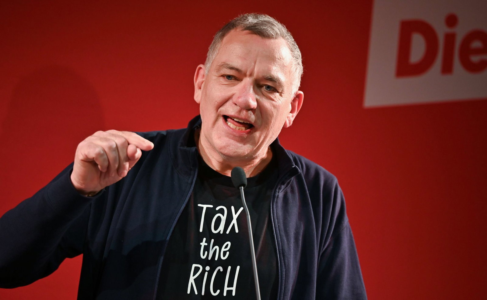 Jan van Aken hat seinen Rückzug vom Parteivorsitz angekündigt. (Archivbild)