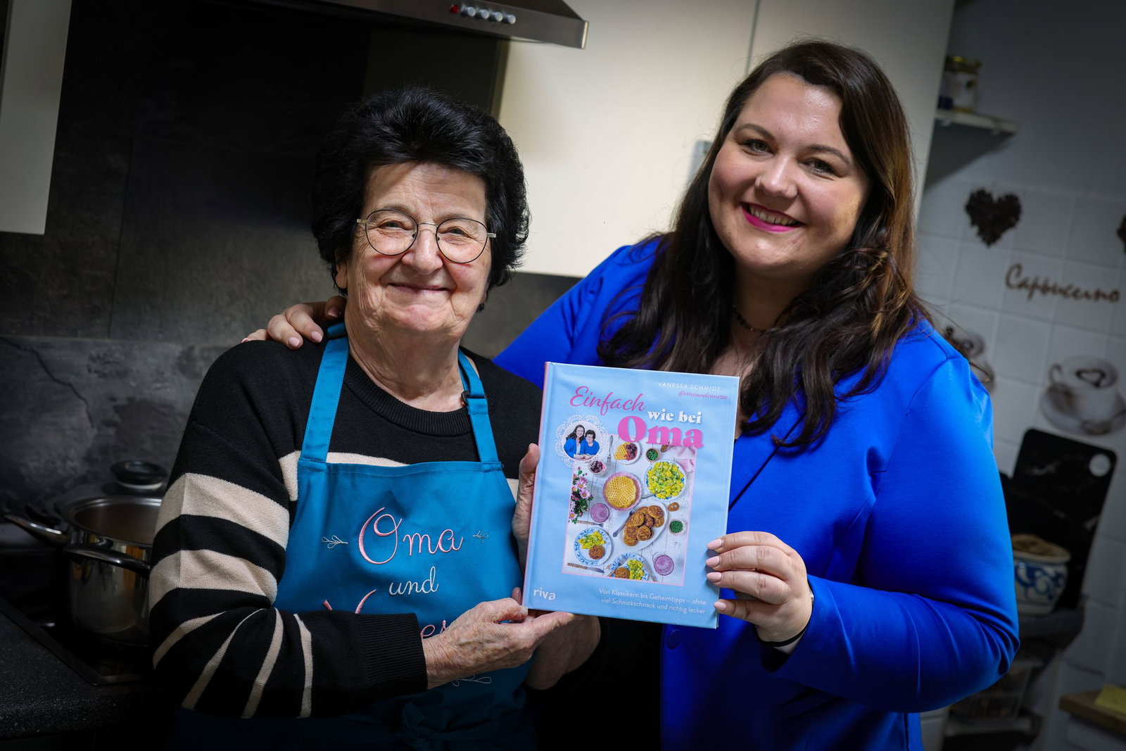 Von der Küche in die Sozialen Medien - und jetzt in ein Kochbuch: Die Rezepte von Vanessa und ihrer Oma Annemarie sind jetzt auch dort zu lesen. 