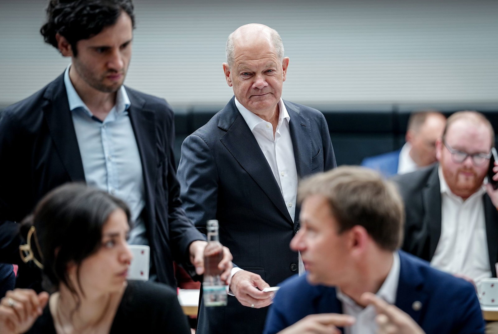 In der SPD-Fraktion meldete sich der ehemalige Bundeskanzler Olaf Scholz zum Jahrestag der Koalition zu Wort. 