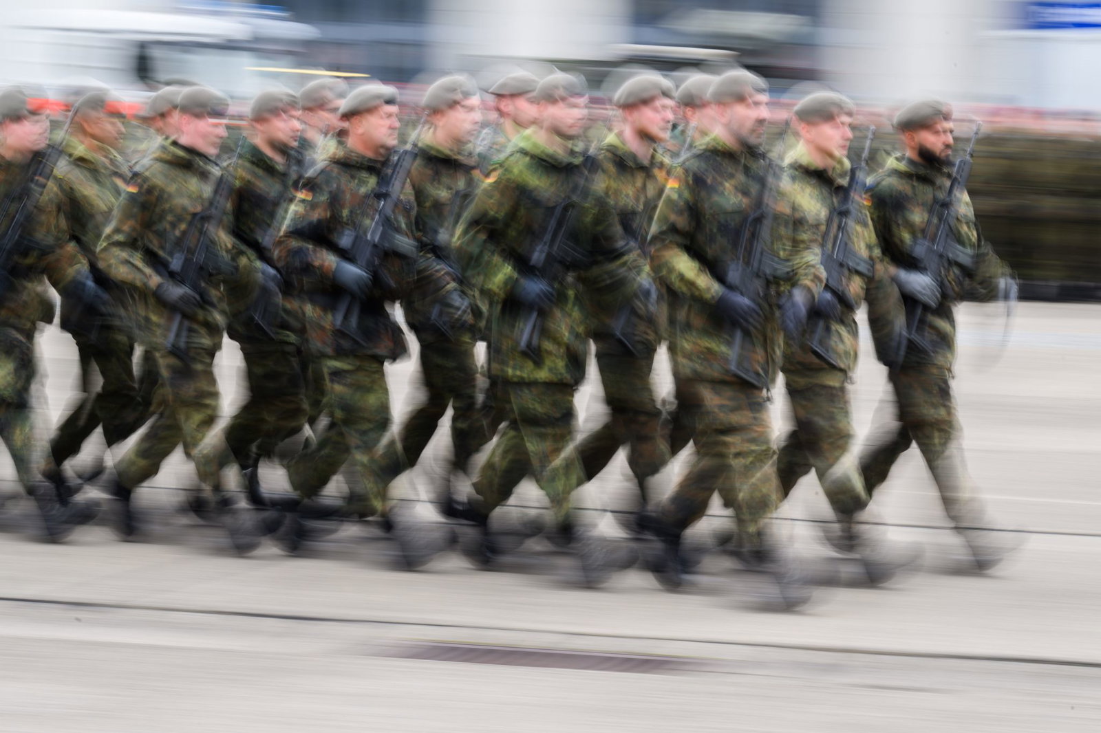 Rund 200.000 junge Leute sind schon aufgefordert worden, den Fragebogen zum Wehrdienst auszufüllen. (Archivfoto)