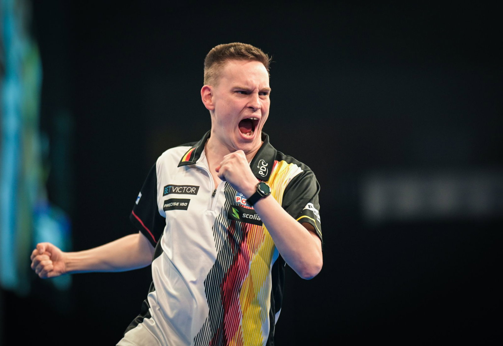Darts-Profi Ricardo Pietreczko (hier im Bild) steht mit Martin Schindler im Viertelfinale der Team-WM.