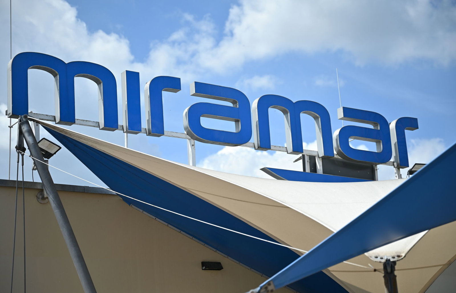 Nach einem Rutschen-Unfall im Spaßbad «Miramar» in Weinheim ist ein Mann gestorben. (Symbolbild)