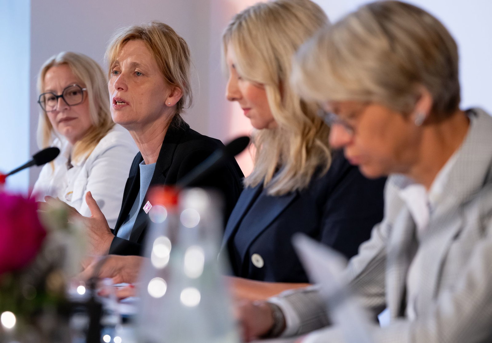 Die Bildungsminister der Länder haben gemeinsame Ziele und Maßnahmen zur Stärkung der Medienkompetenz in der Schule verabschiedet. (Symbolbild)