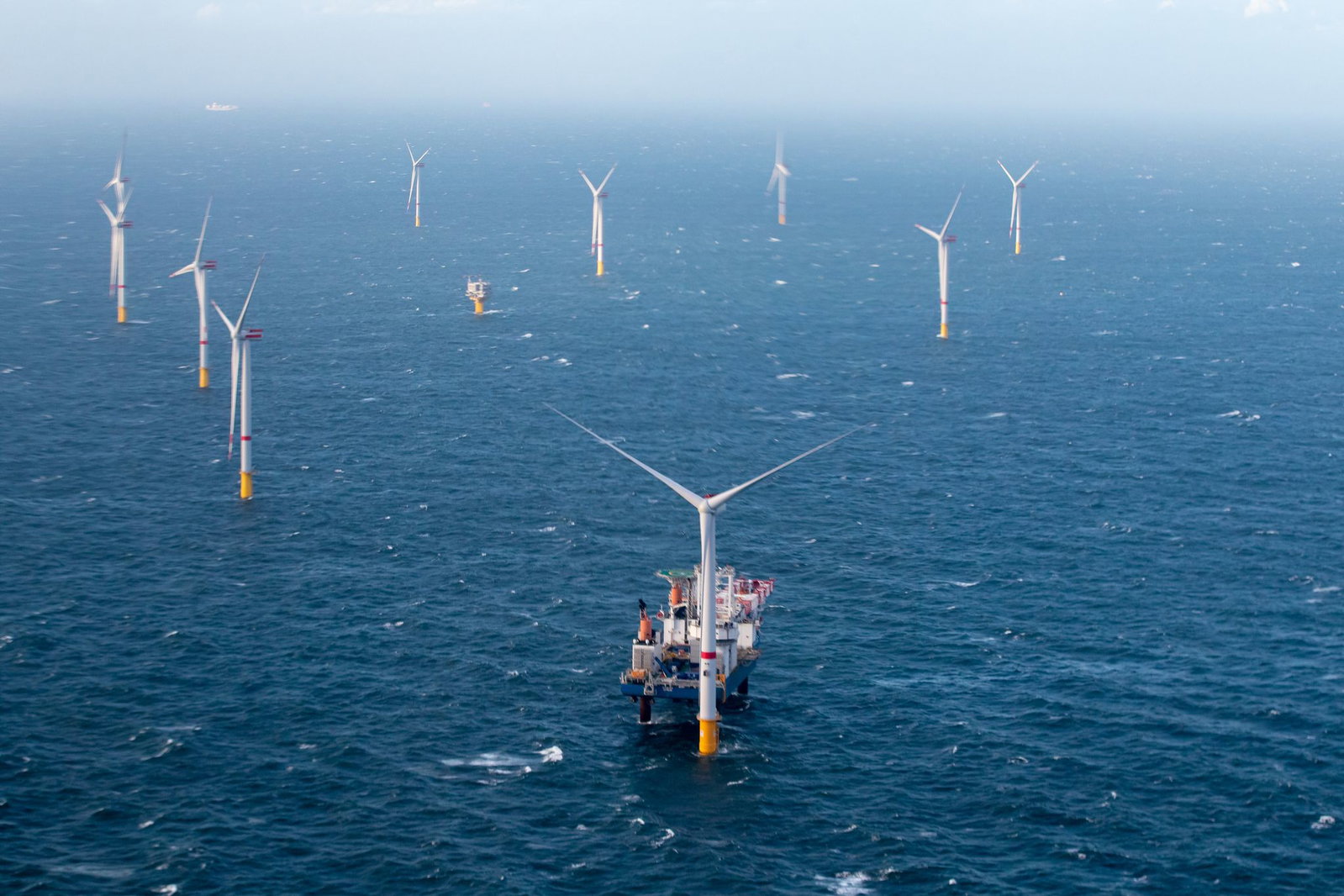 EnBW fordert Korrektur von Windkraft-Ausbauzielen auf See. (Archivbild) 