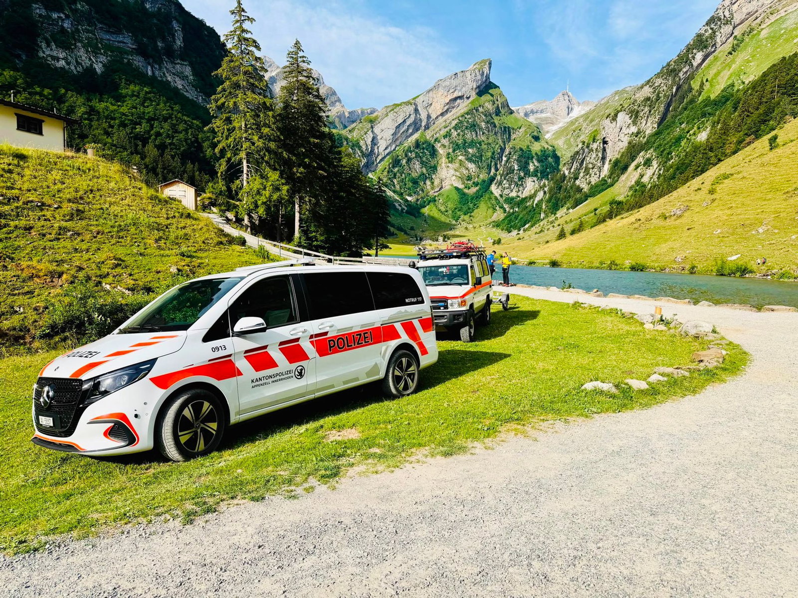 Ein 19-jähriger Deutscher ist beim Baden in einem Schweizer Bergsee ums Leben gekommen.