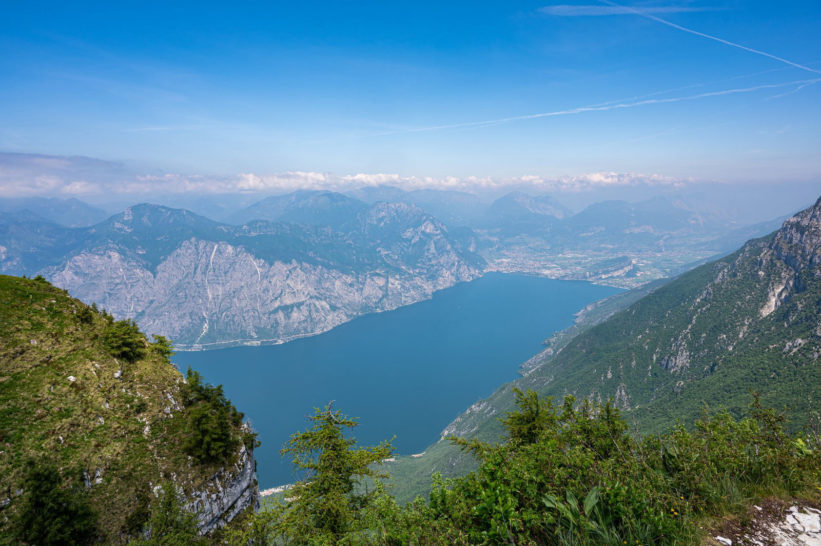 Schon wieder ein tödliches Unglück: Ein deutscher Gleitschirmflieger stirbt am Gardasee. (Archivbild)