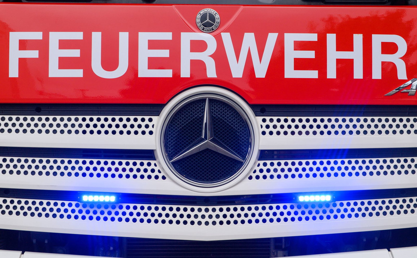 Die Feuerwehr brachte den Brand im Weinberg unter Kontrolle. (Symbolbild)