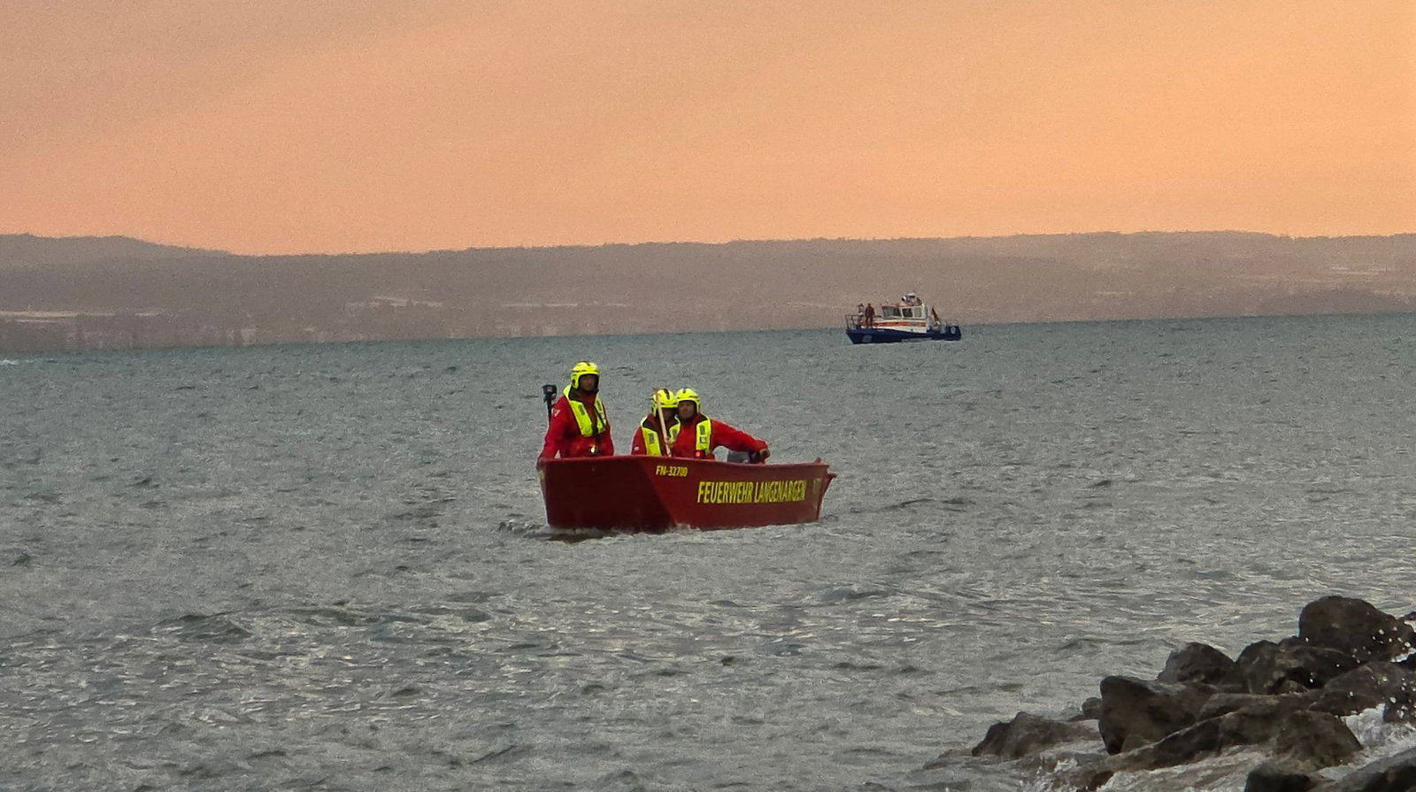 Eine 65-Jährige ist nach einem Sturz vom Boot im Bodensee ertrunken. 