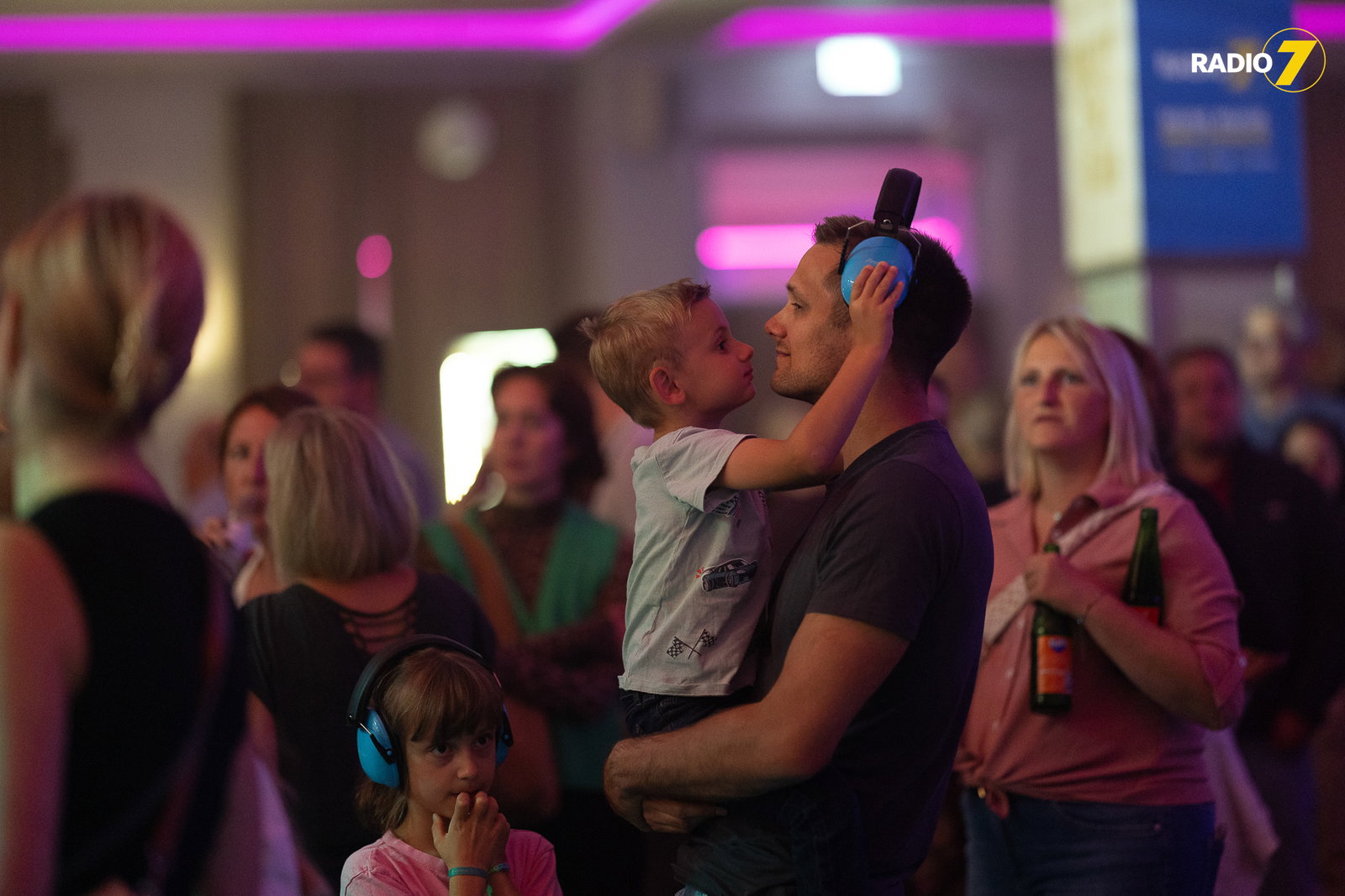 Radio 7 Minikonzert mit Leony im WileyClub