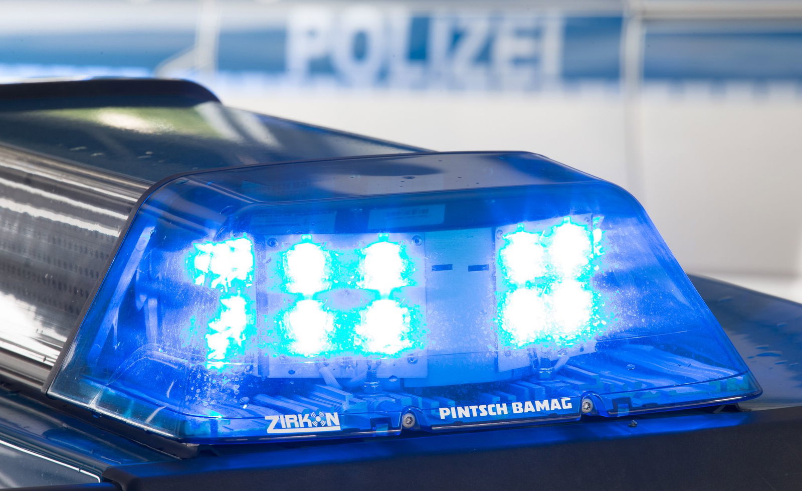 Polizei und Rettungsdienst wurden zu der Senioreneinrichtung alarmiert. (Symbolbild) 