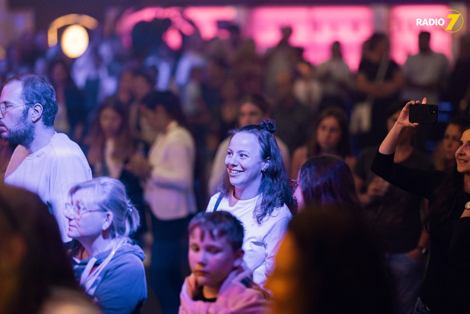 Radio 7 Minikonzert mit Leony im WileyClub