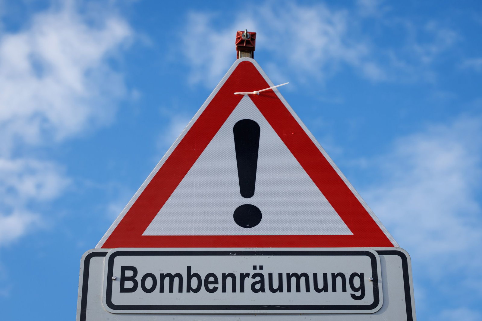 Mehr als 80 Jahre nach dem Zweiten Weltkrieg werden im Neu-Ulmer Stadtgebiet immer wieder Blindgänger gefunden. (Symbolbild)