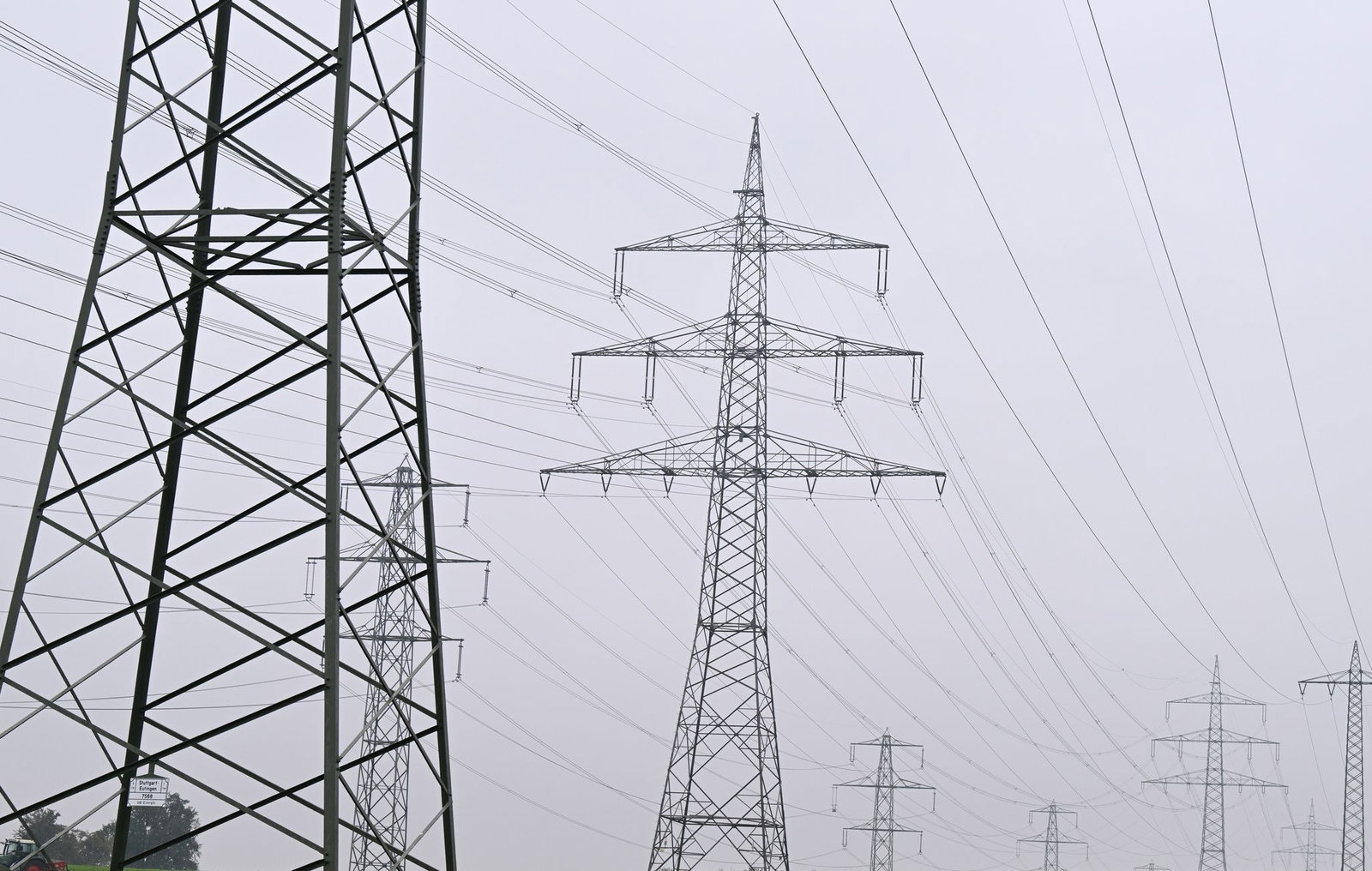 Ein defektes Kabel sorgte für einen Stromausfall in Tettnang. (Symbolbild)