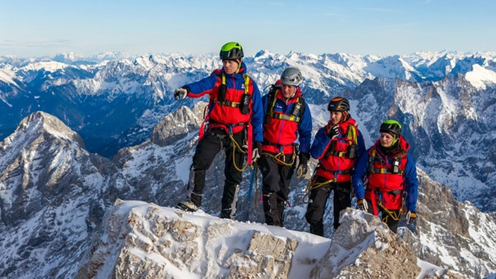 Schneesturm, Gletscherspalten, Felswände: Die ARD-Bergwacht-Doku zeigt packende Einsätze.