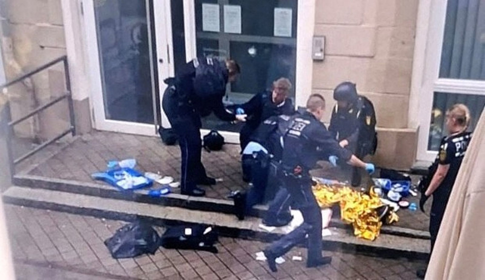 Der Mann wurde laut LKA im Innenhof des Rathauses erschossen. 