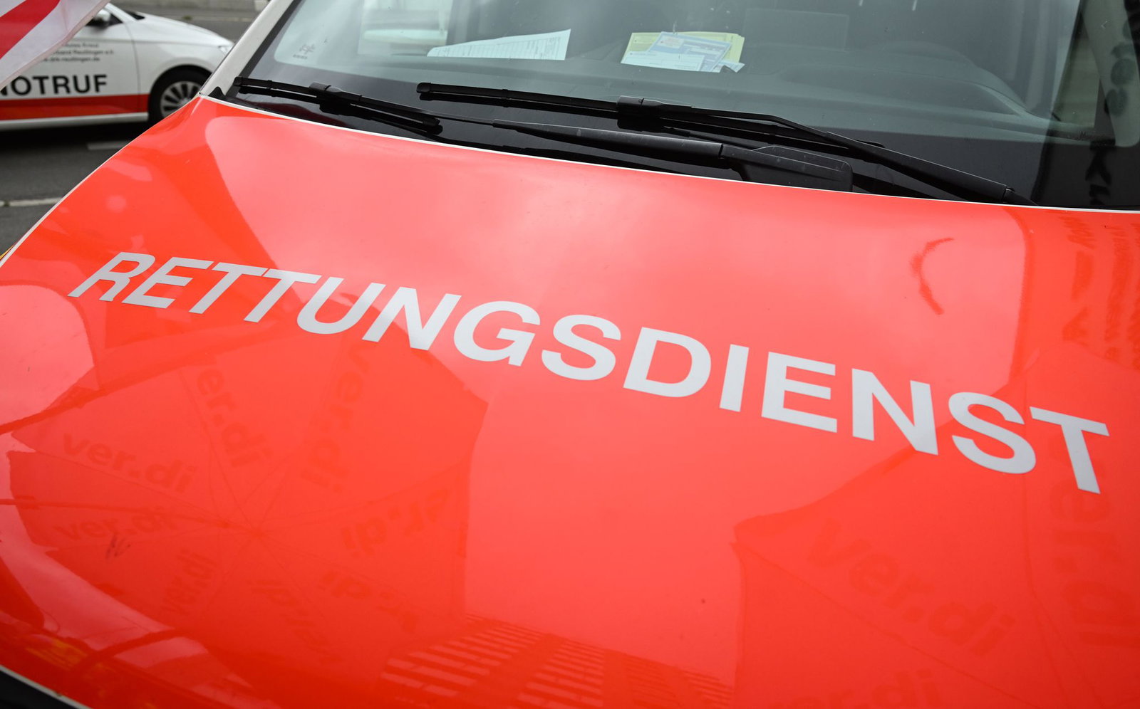 Polizisten begannen mit Wiederbelebungsmaßnahmen, bis der Rettungsdienst da war. (Symbolbild)
