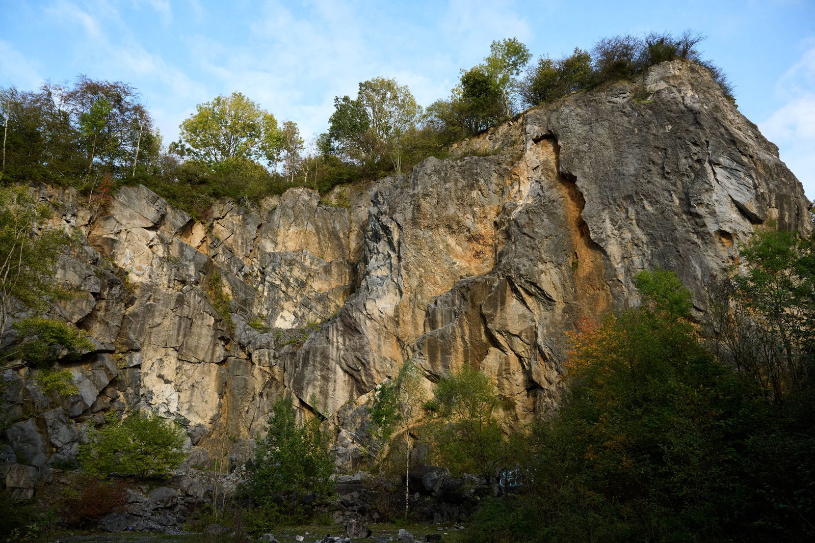 Unglück beim Bungee-Jumping - eine 21-Jährige starb in einem Steinbruch.