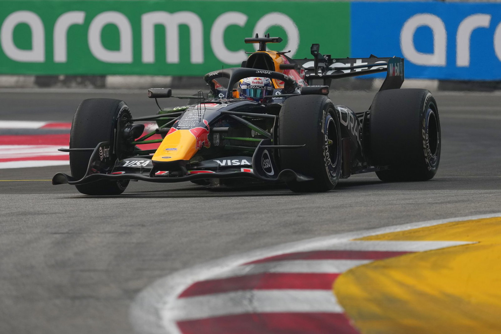 Chaos in Singapur: Verstappen rast zur Sprint-Pole | RADIO 7