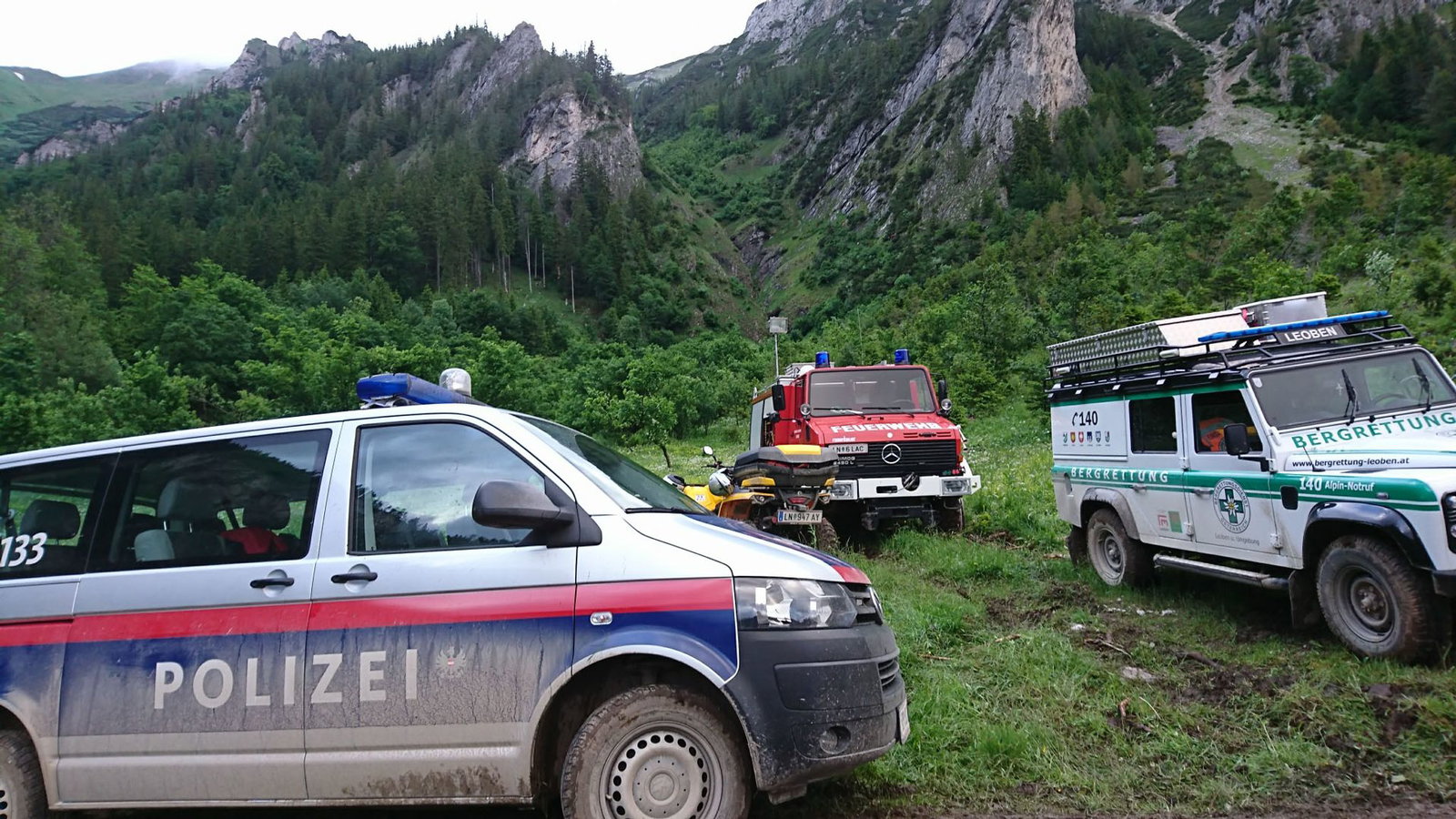Zwei deutsche Bergsteiger sind nach einer eisigen Nacht aus Bergnot gerettet worden.