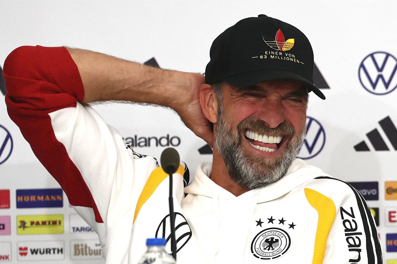 Gute Laune bei Jürgen Klopp. 