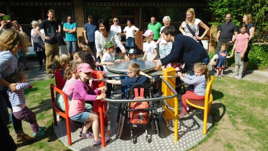 Rollstuhlkarusell_Bodelschwingh (2) Cropped.jpg