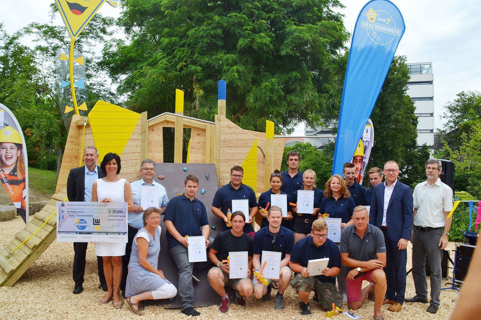 Drachenkinderspielplatz eröffnung